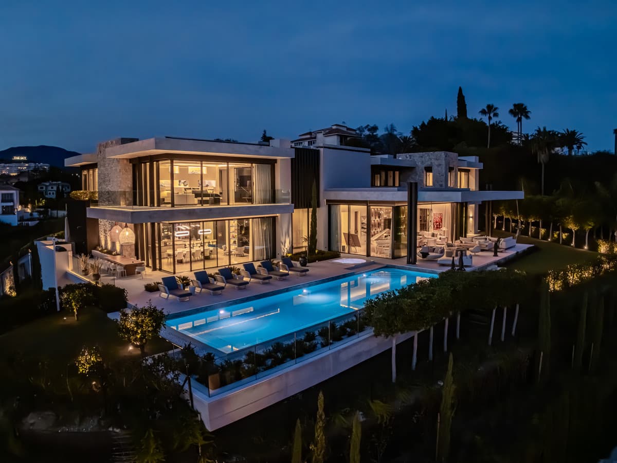 Detached Villa in La Quinta — photo 2 of 10