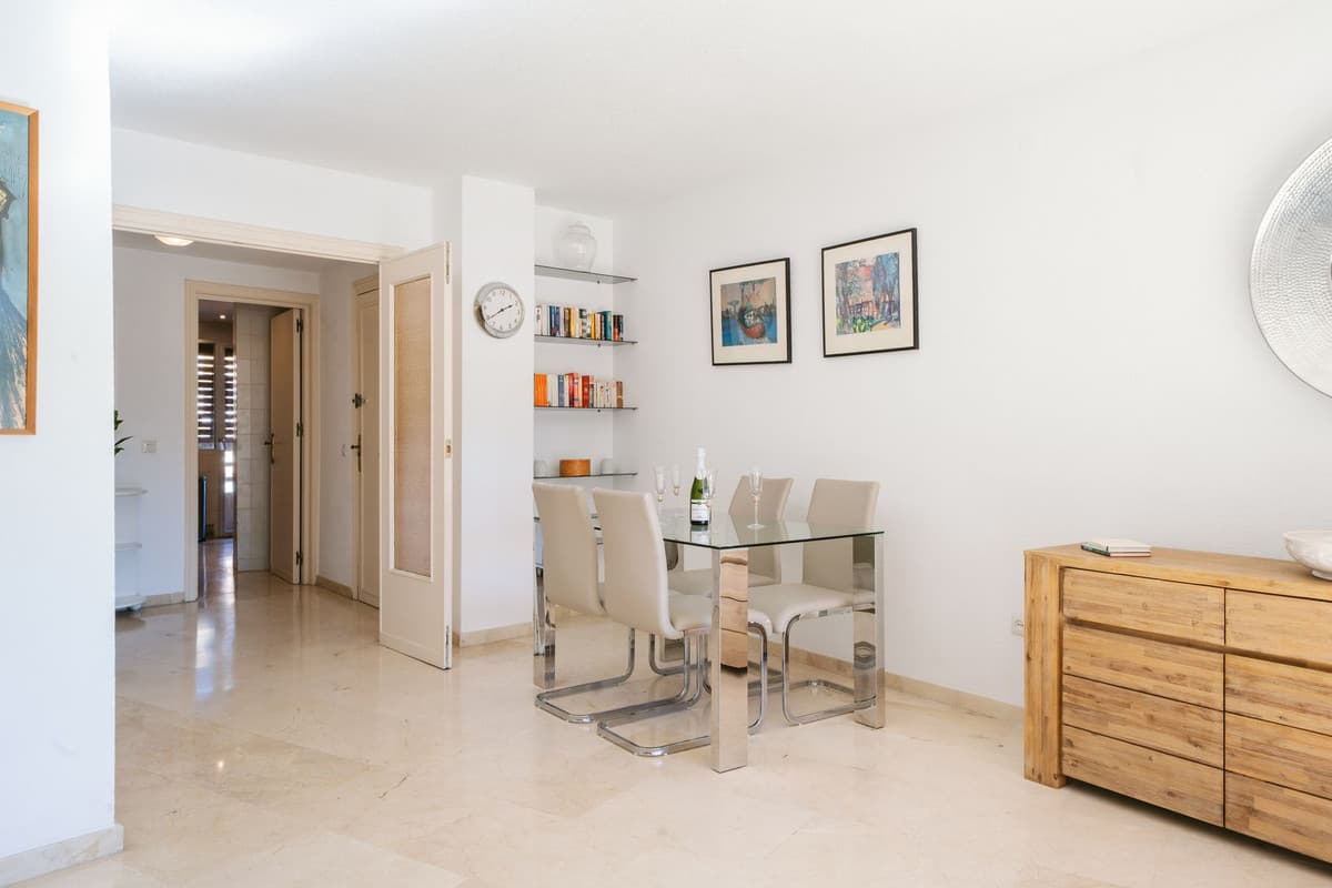 Middle Floor Apartment in Marbella — photo 8 of 10