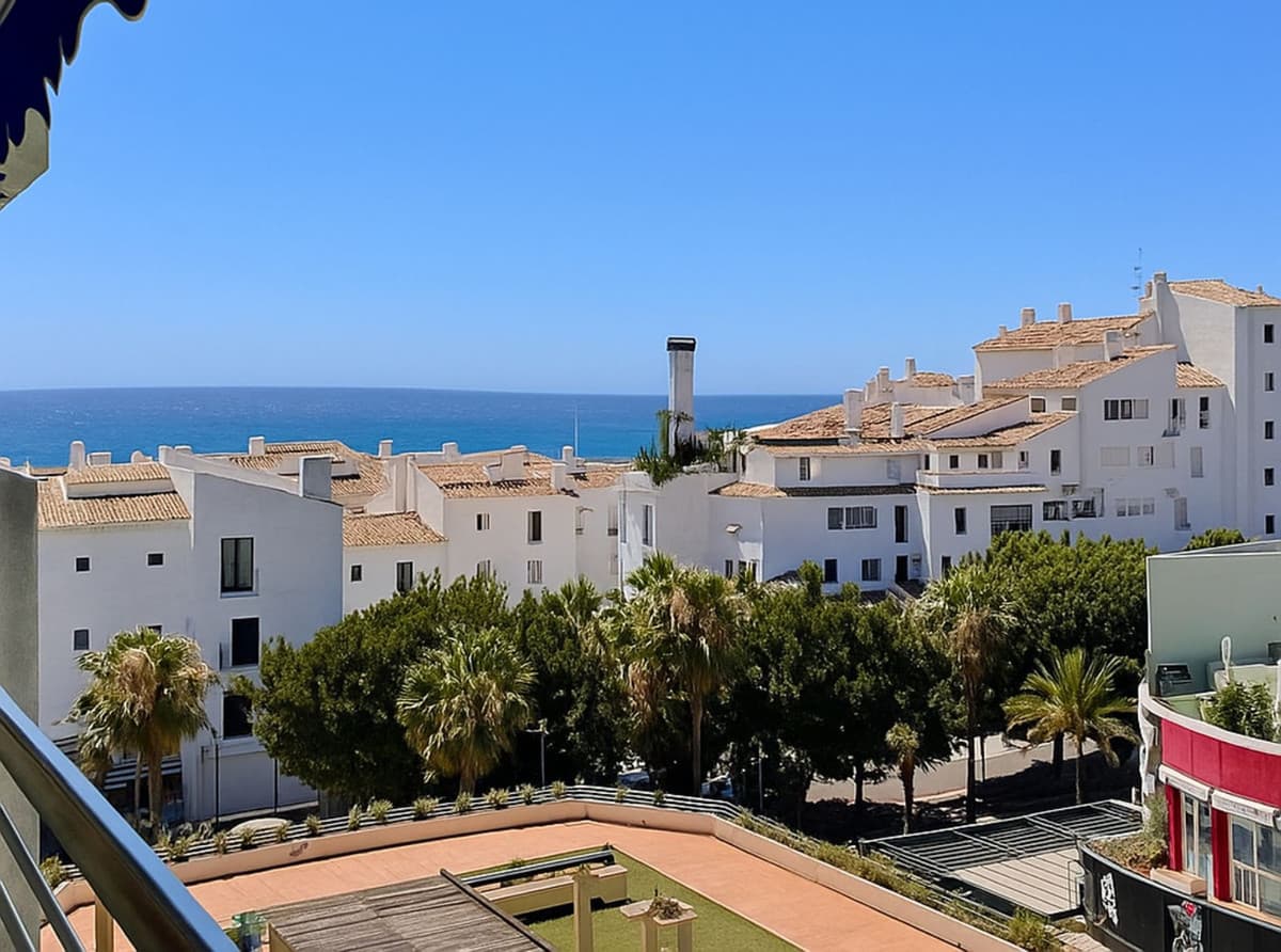 Middle Floor Apartment in Puerto Banús — photo 1 of 10