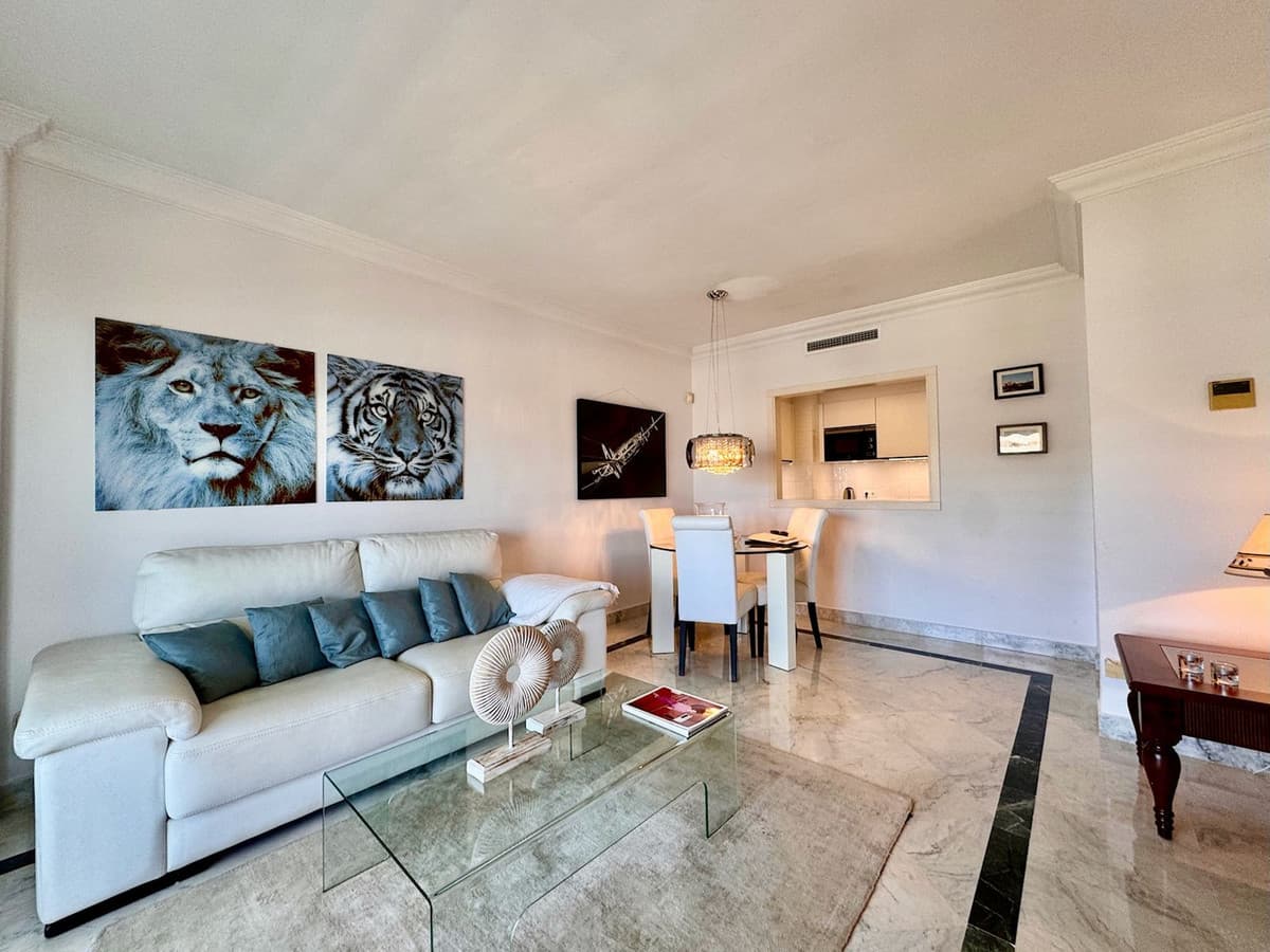 Middle Floor Apartment in Puerto Banús — photo 5 of 10