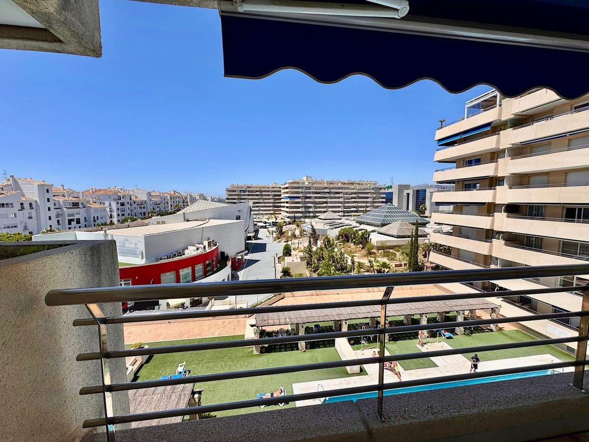 Middle Floor Apartment in Puerto Banús — photo 7 of 10