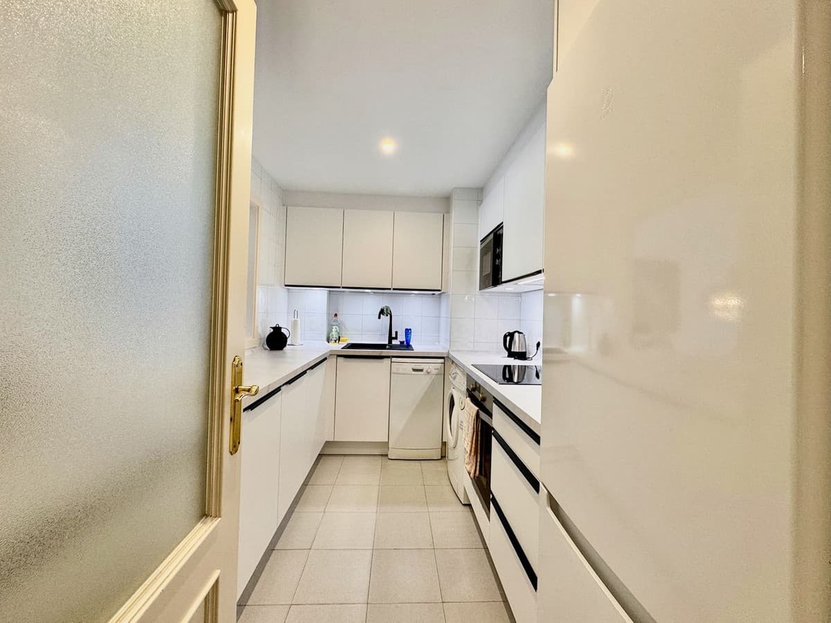 Middle Floor Apartment in Puerto Banús — photo 8 of 10