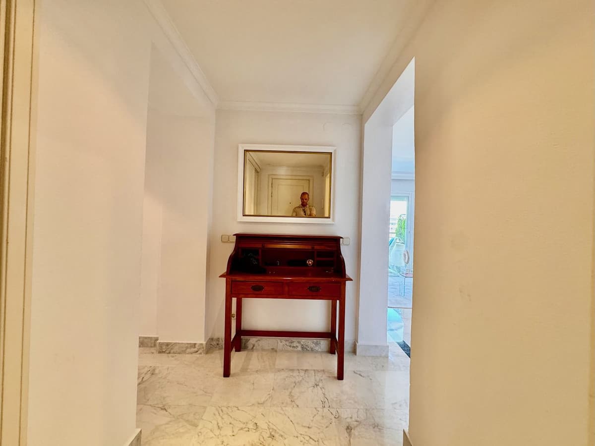 Middle Floor Apartment in Puerto Banús — photo 9 of 10