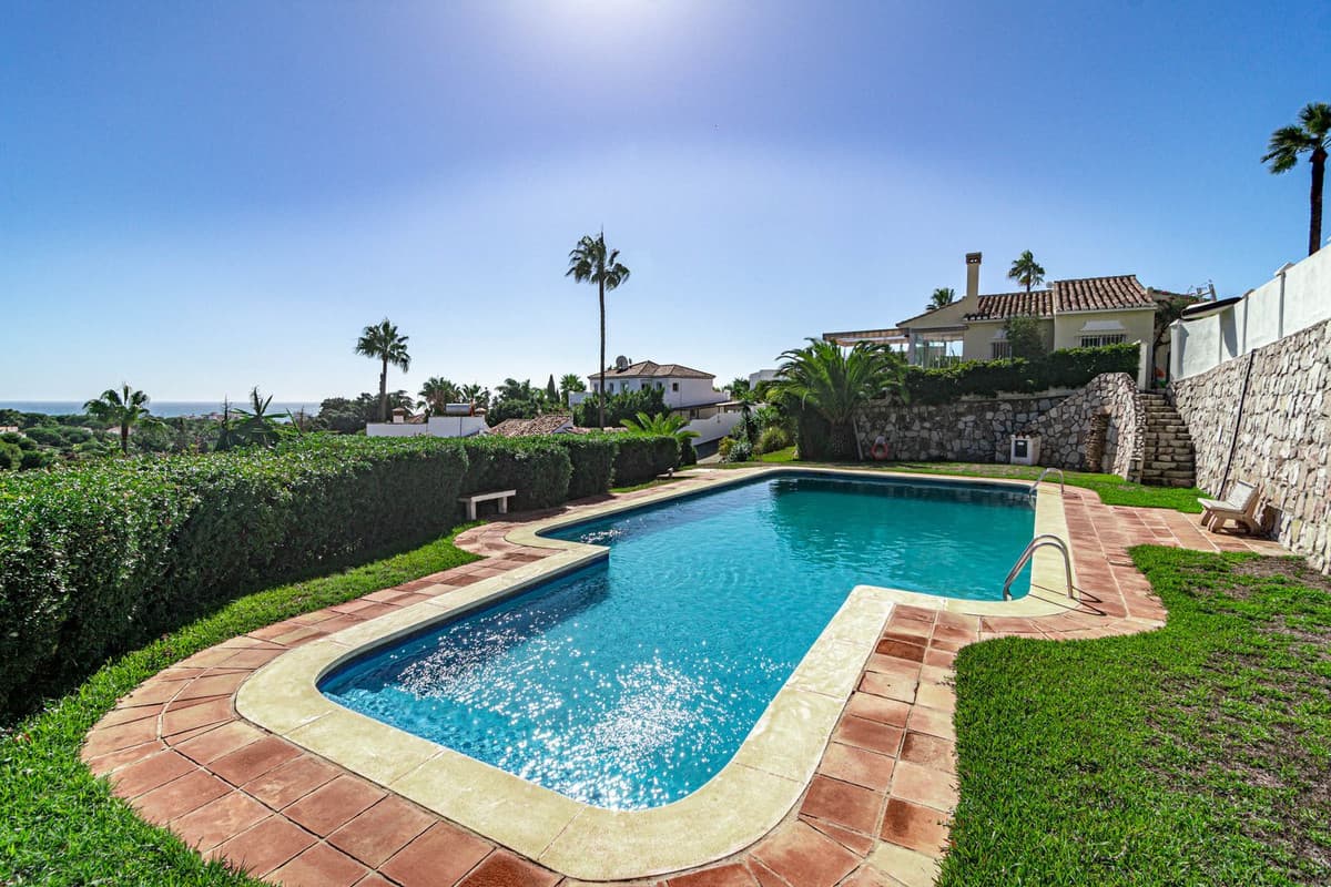 Detached Villa in Calahonda — photo 1 of 10