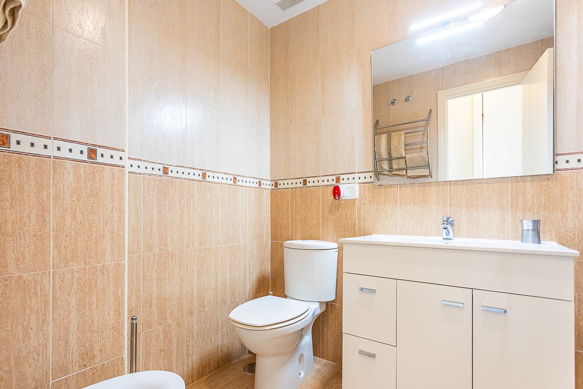 Middle Floor Apartment in Calahonda — photo 5 of 10