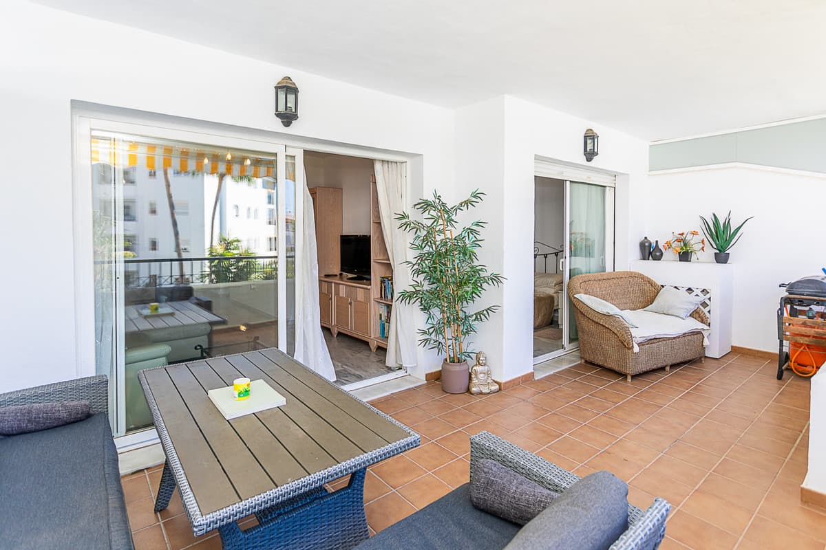 Middle Floor Apartment in Calahonda — photo 7 of 10