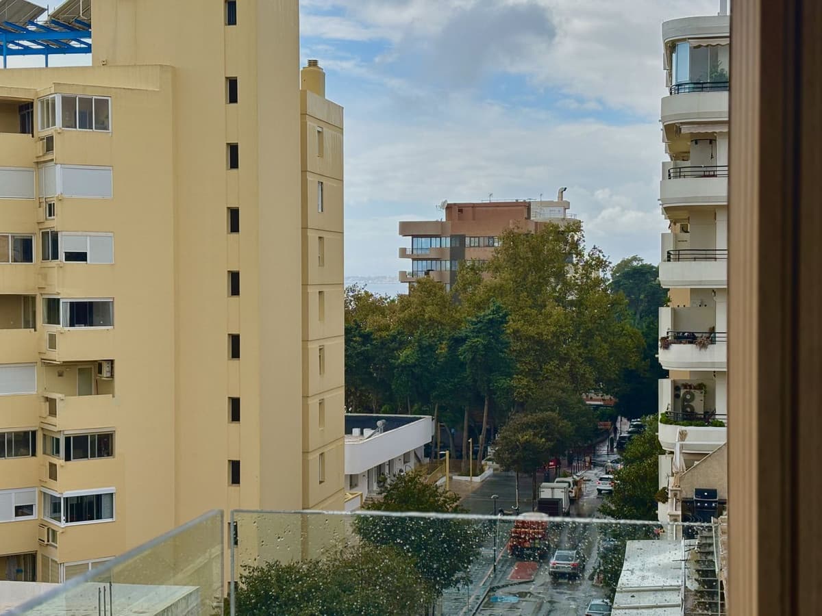 Middle Floor Apartment in Marbella — photo 3 of 10