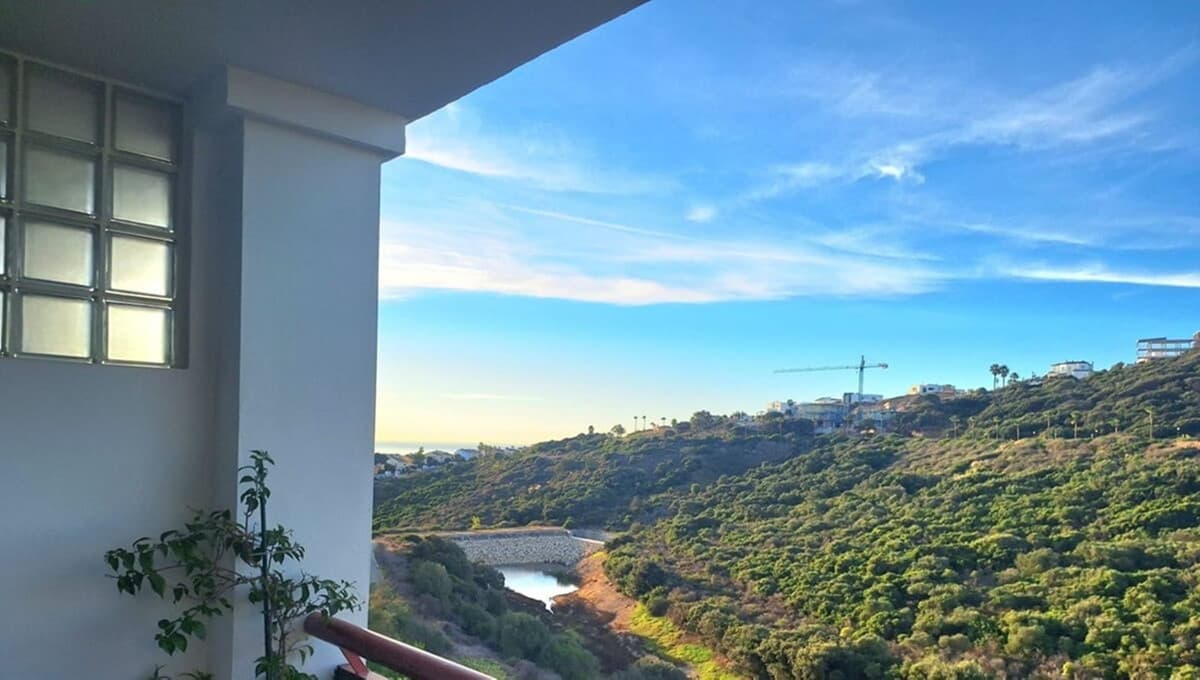 Middle Floor Apartment in La Alcaidesa — photo 2 of 10
