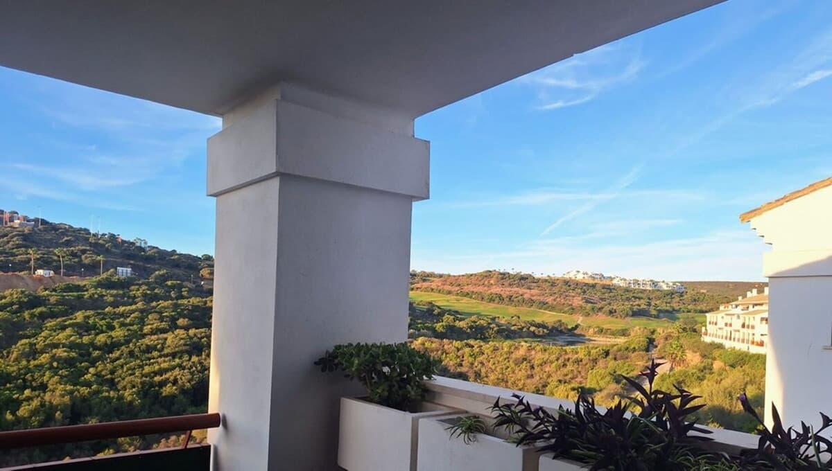 Middle Floor Apartment in La Alcaidesa — photo 6 of 10