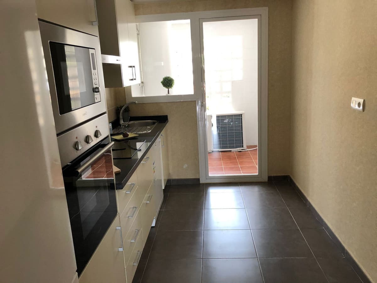 Middle Floor Apartment in La Alcaidesa — photo 9 of 10