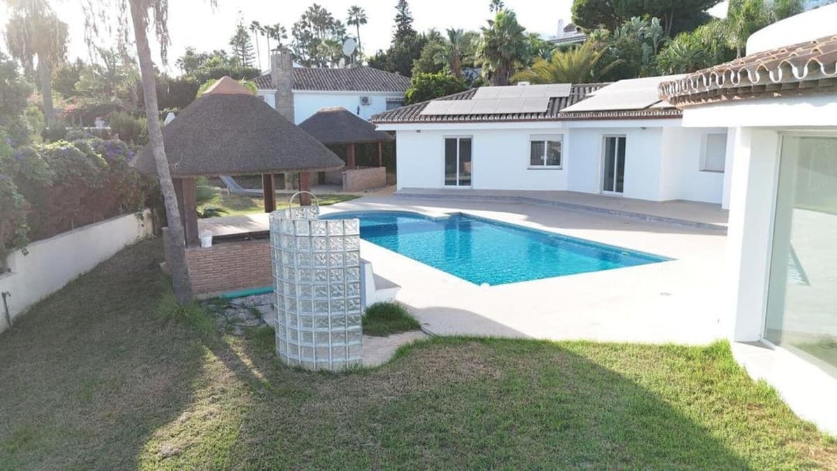 Detached Villa in El Paraiso — photo 2 of 10