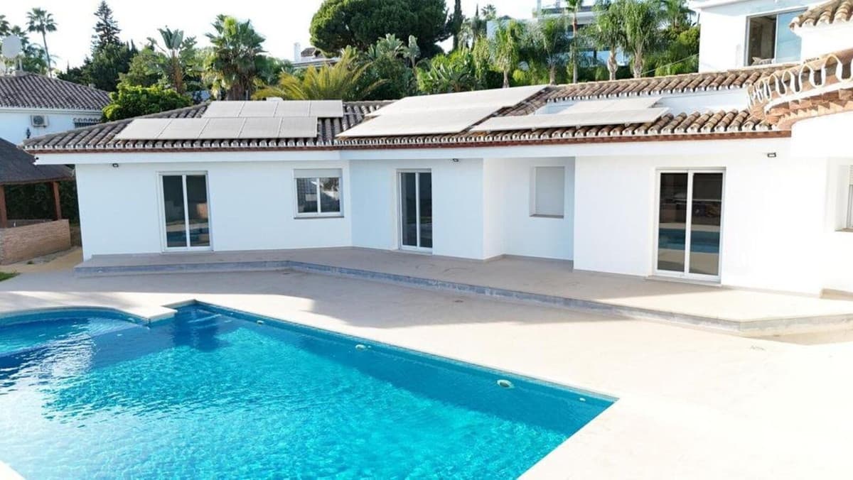 Detached Villa in El Paraiso — photo 3 of 10