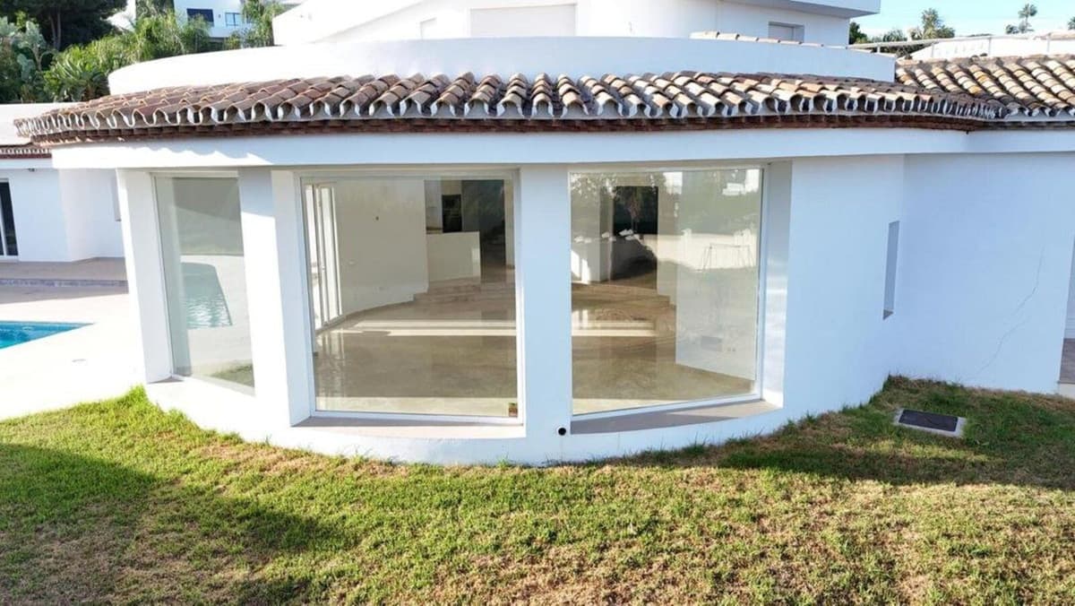 Detached Villa in El Paraiso — photo 4 of 10