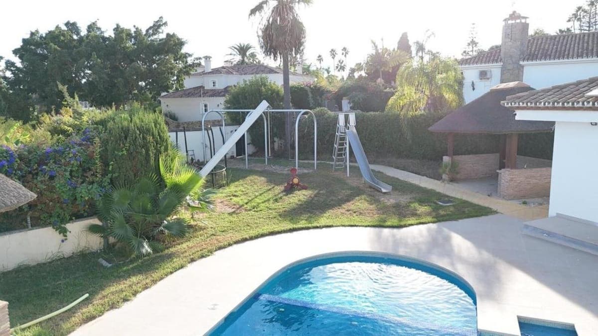 Detached Villa in El Paraiso — photo 5 of 10