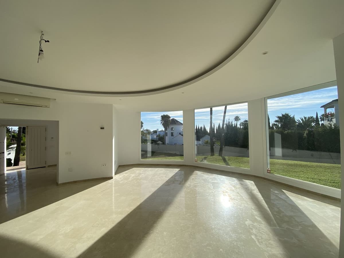Detached Villa in El Paraiso — photo 6 of 10