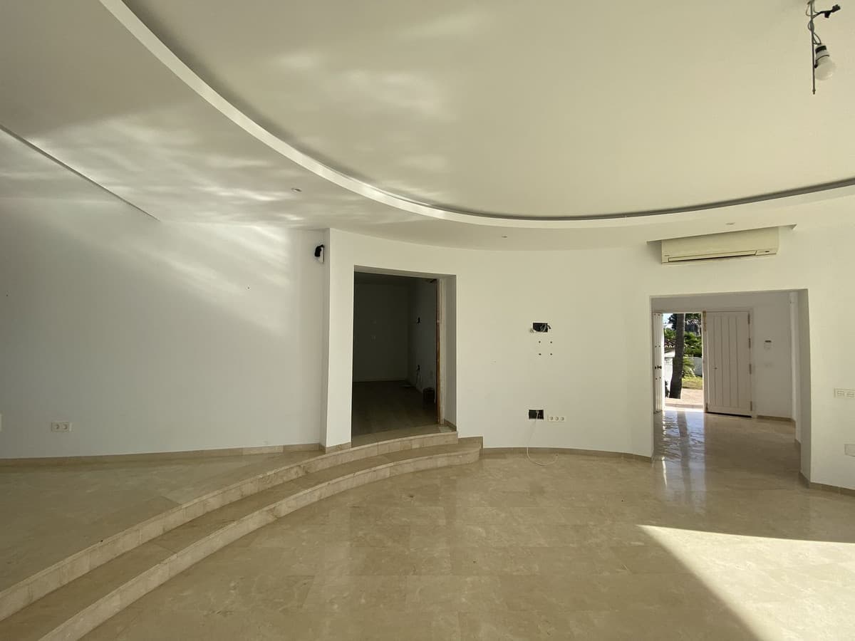 Detached Villa in El Paraiso — photo 7 of 10