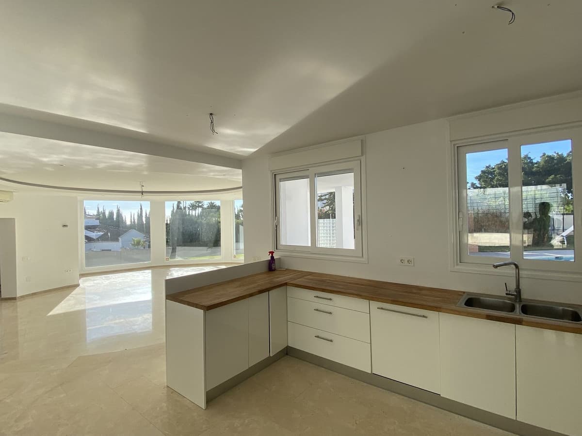 Detached Villa in El Paraiso — photo 8 of 10