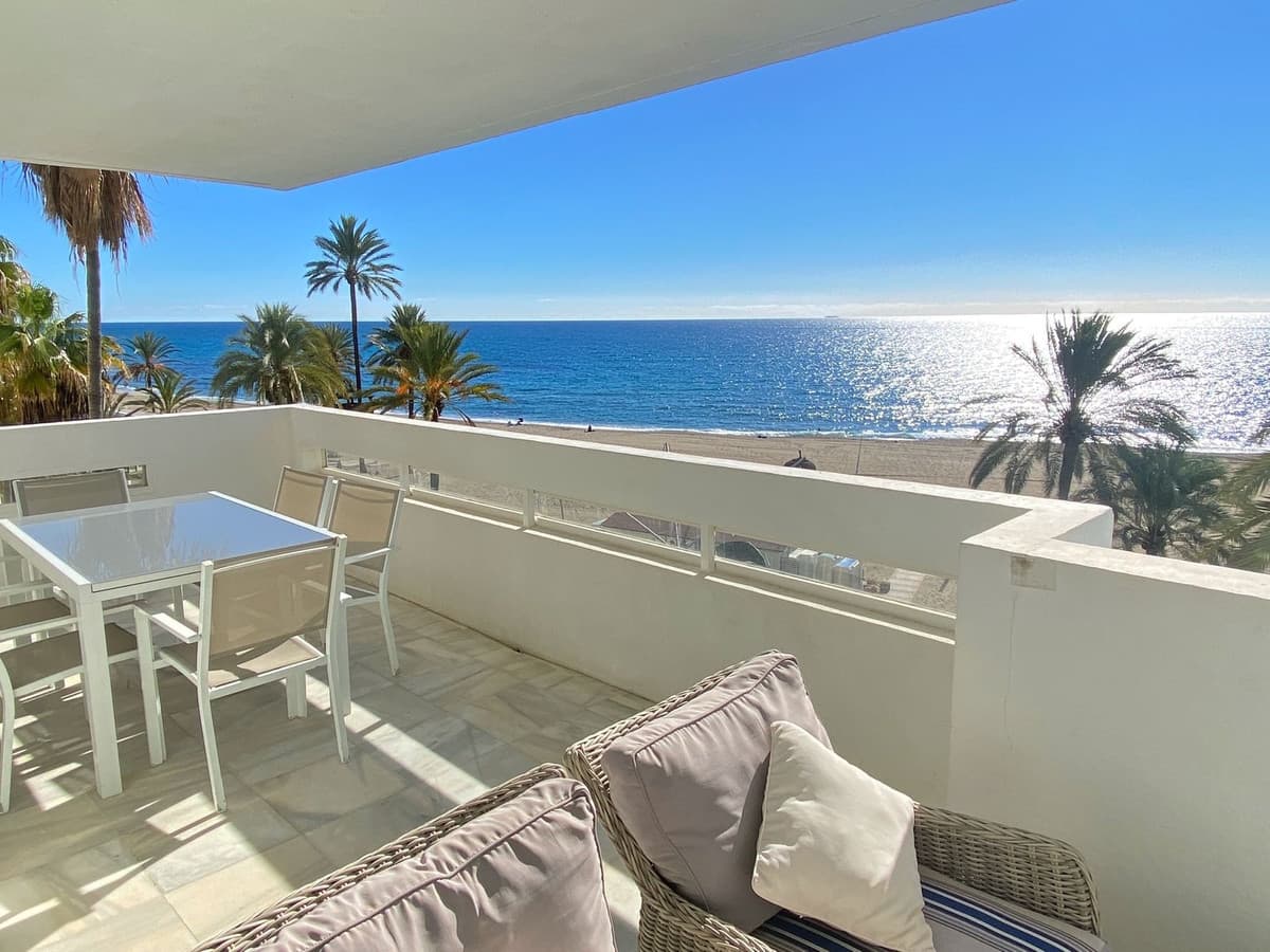 Middle Floor Apartment in Marbella — photo 1 of 10