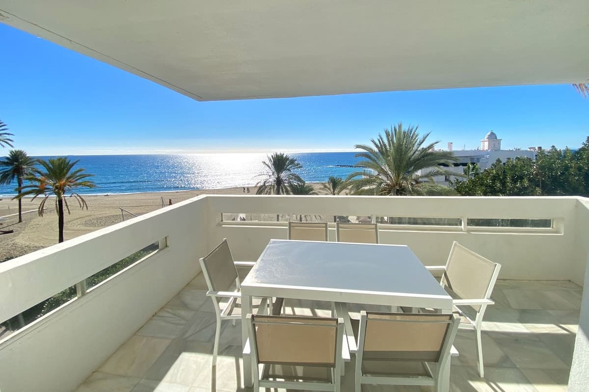 Middle Floor Apartment in Marbella — photo 2 of 10