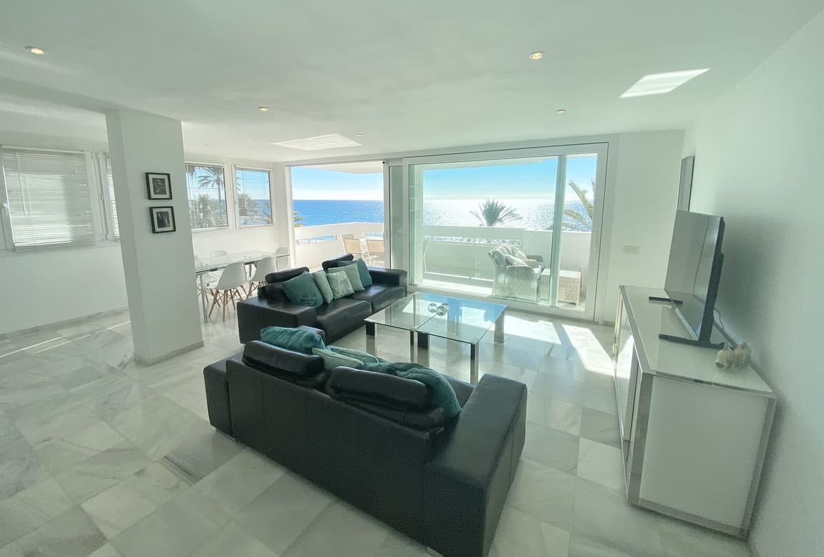 Middle Floor Apartment in Marbella — photo 3 of 10