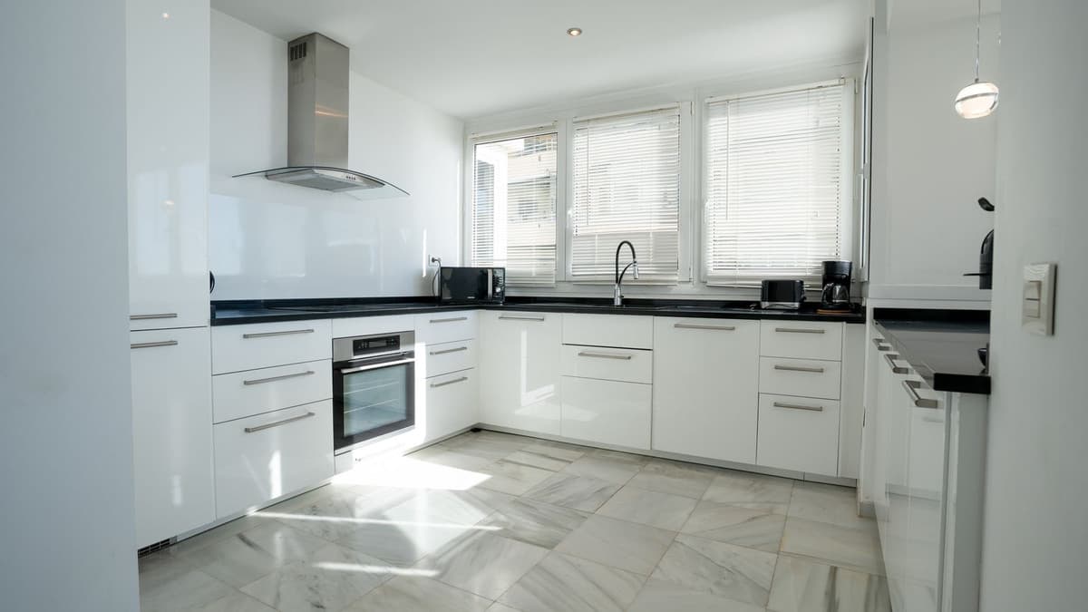 Middle Floor Apartment in Marbella — photo 4 of 10