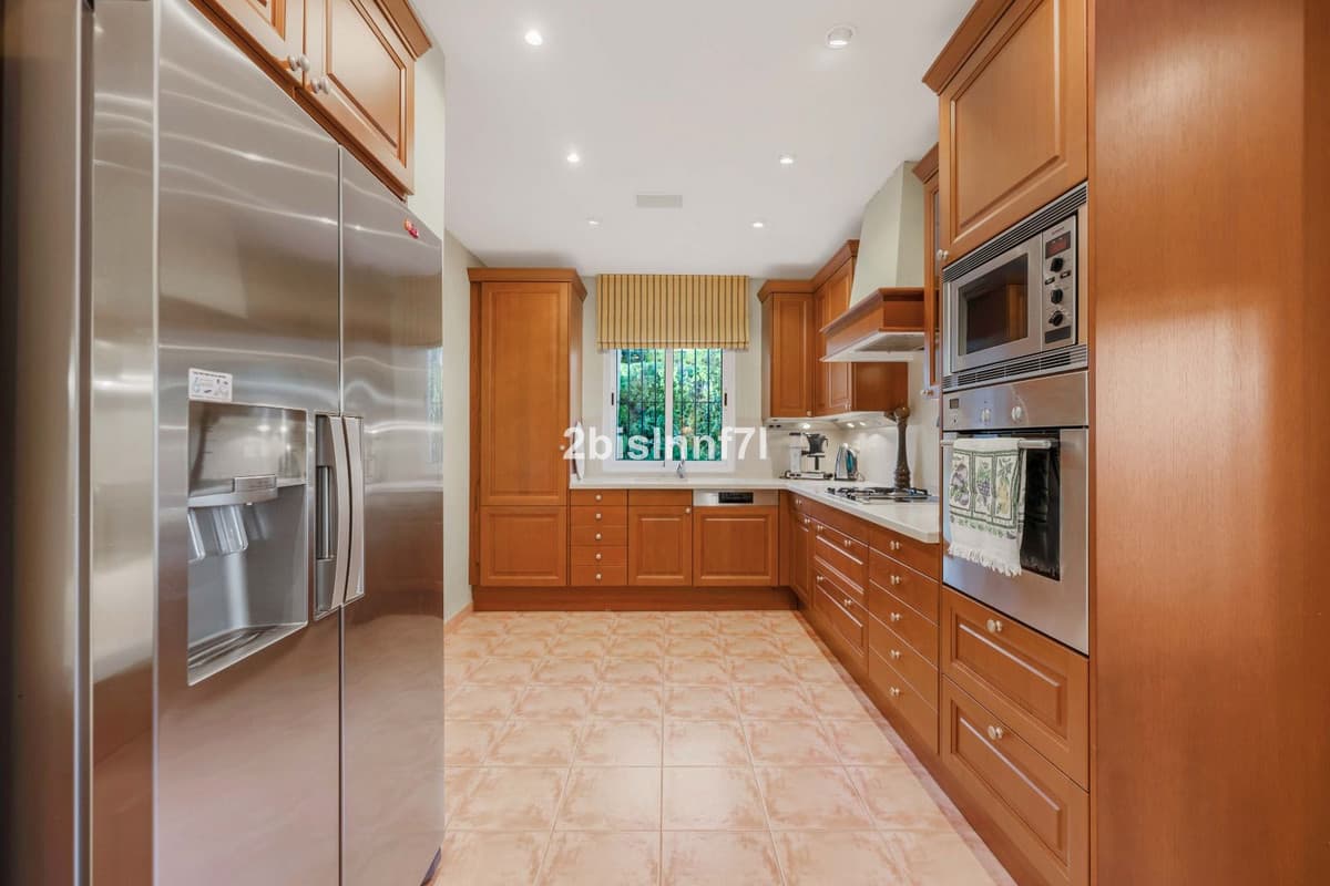 Detached Villa in Elviria — photo 9 of 10