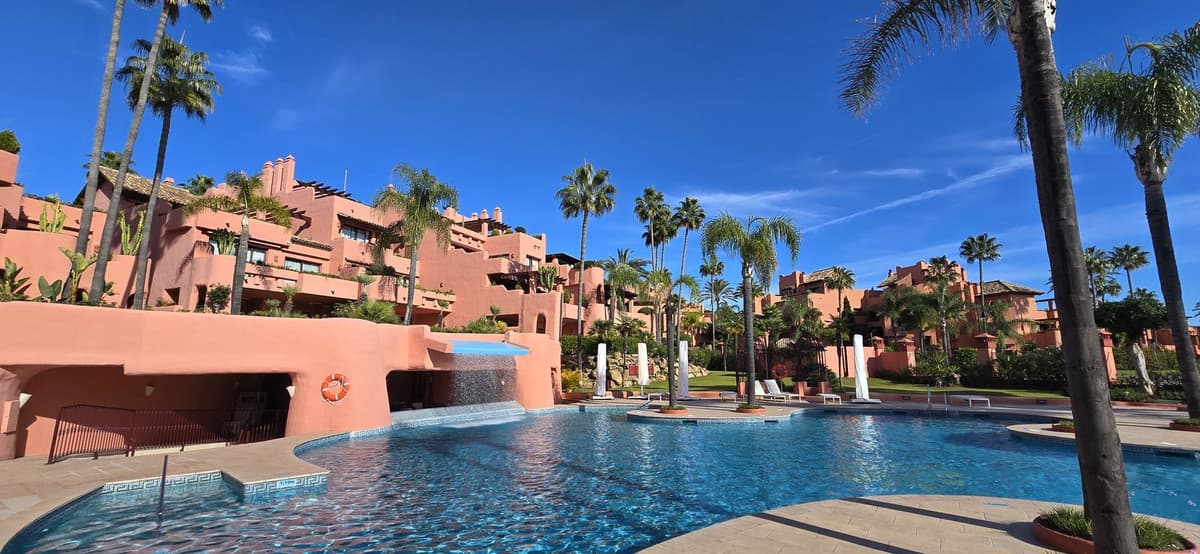 Middle Floor Apartment in Estepona — photo 1 of 10
