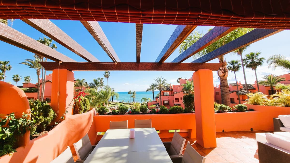 Middle Floor Apartment in Estepona — photo 3 of 10