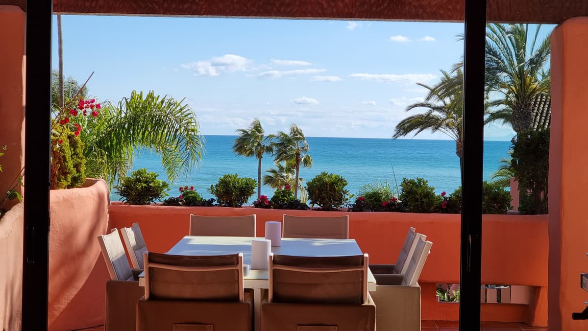 Middle Floor Apartment in Estepona — photo 4 of 10