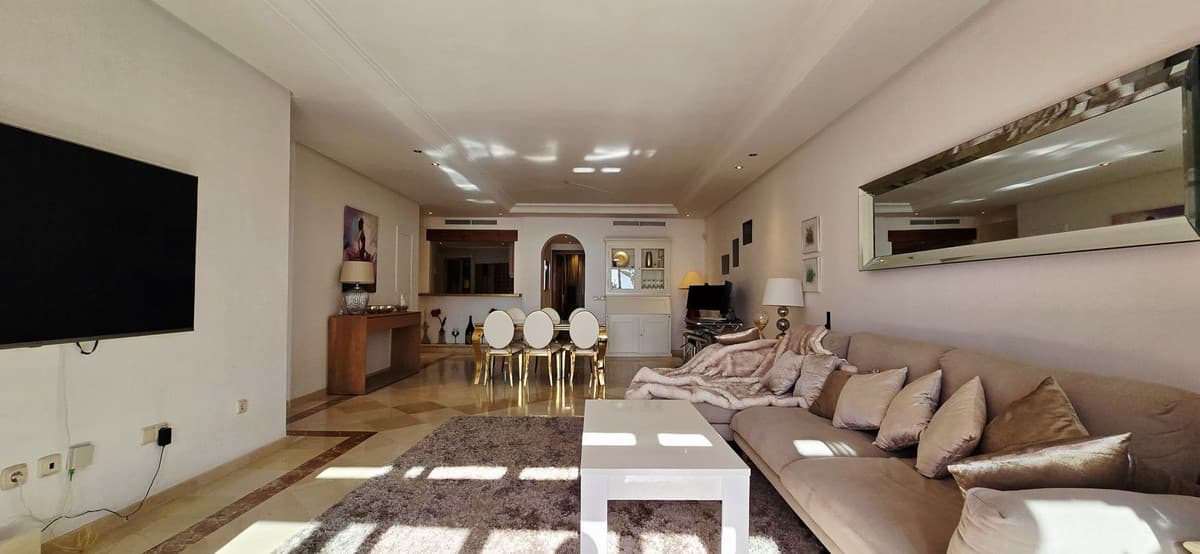Middle Floor Apartment in Estepona — photo 7 of 10