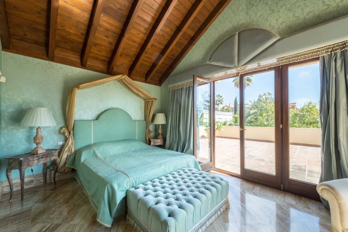 Detached Villa in Sierra Blanca — photo 10 of 10