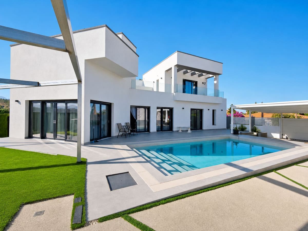 Detached Villa in Estepona — photo 1 of 10