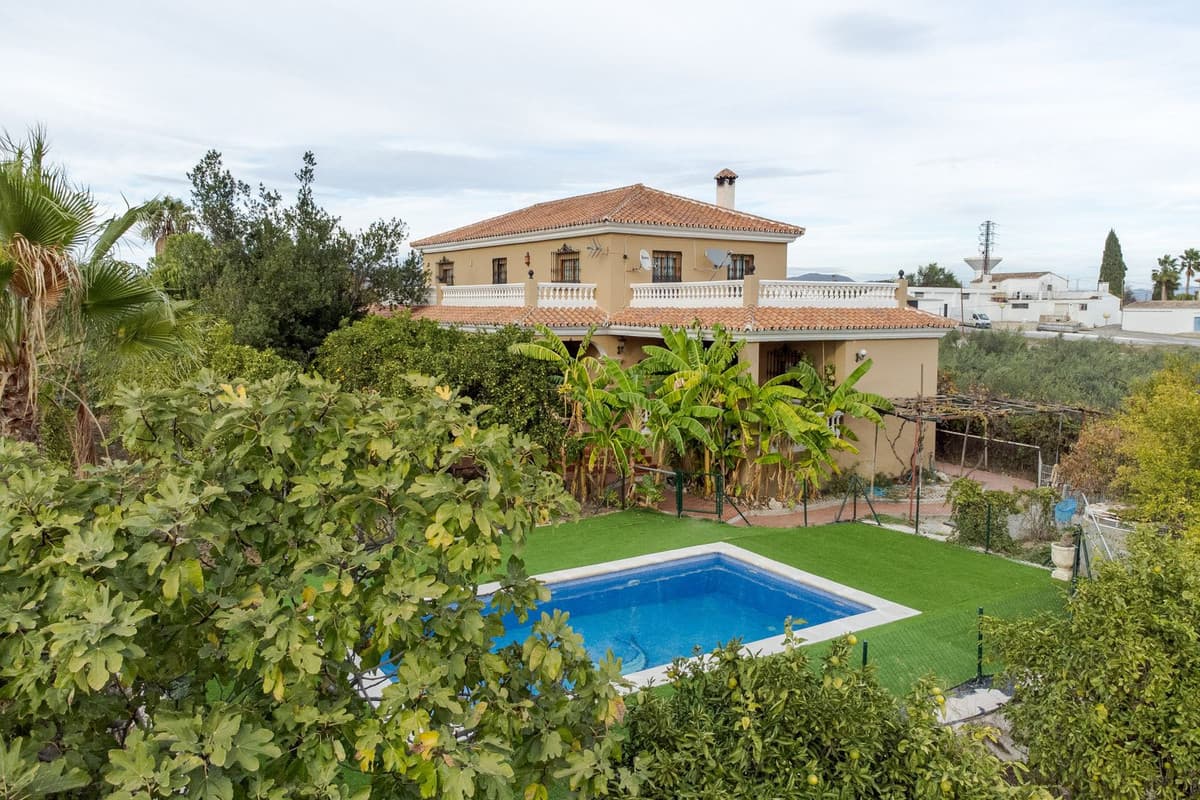 Detached Villa in Alhaurín el Grande — photo 2 of 10