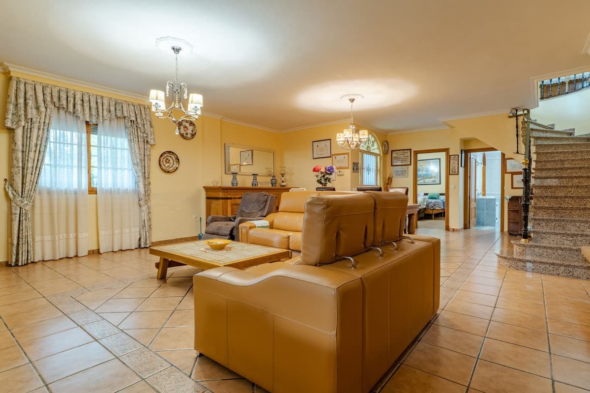 Detached Villa in Alhaurín el Grande — photo 8 of 10