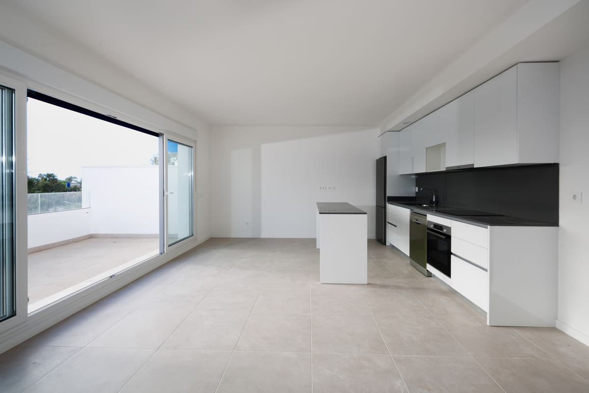 Middle Floor Apartment in Cancelada — photo 8 of 10