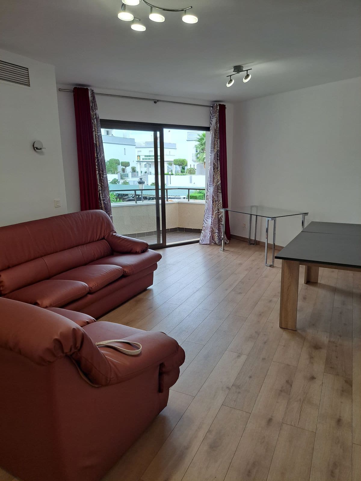 Middle Floor Apartment in Estepona — photo 5 of 10