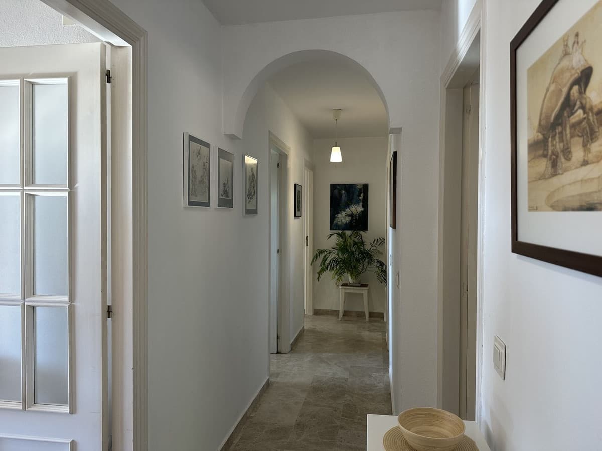 Middle Floor Apartment in Málaga Este — photo 4 of 10