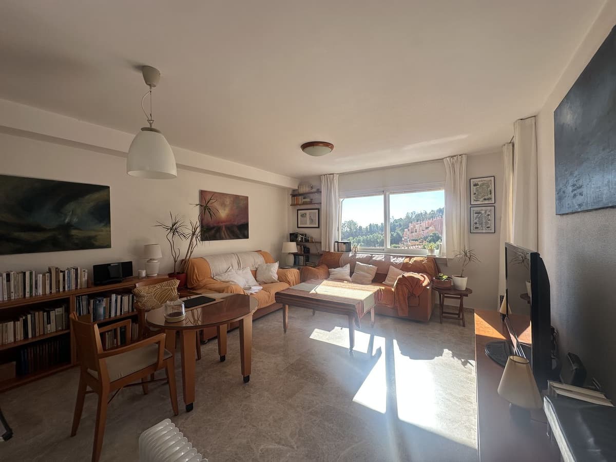 Middle Floor Apartment in Málaga Este — photo 5 of 10