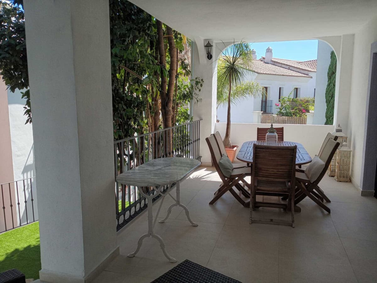 Townhouse in El Paraiso — photo 3 of 10