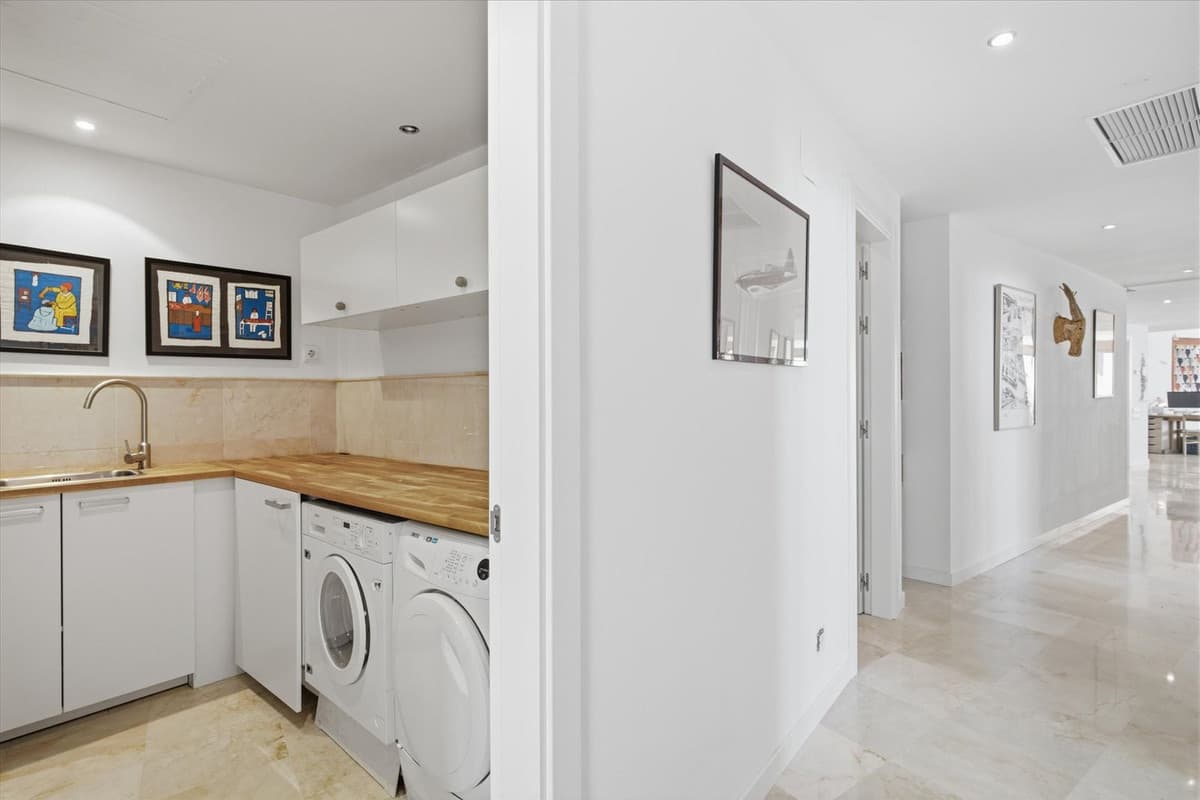 Penthouse Duplex in Altos de los Monteros — photo 10 of 10