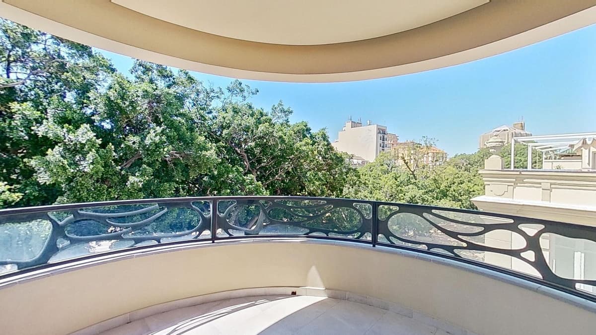 Middle Floor Apartment in Málaga Centro — photo 1 of 10