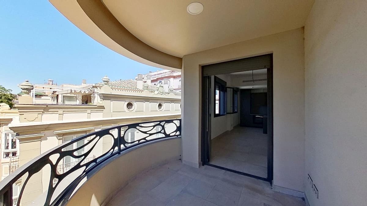Middle Floor Apartment in Málaga Centro — photo 2 of 10