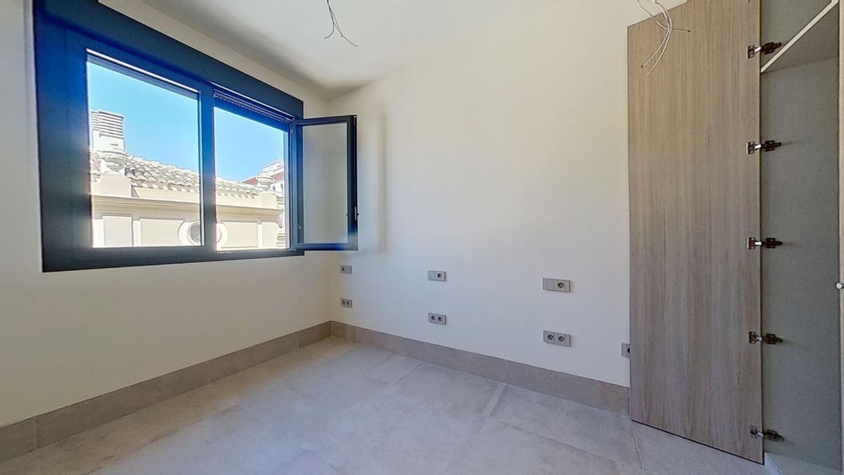 Middle Floor Apartment in Málaga Centro — photo 3 of 10