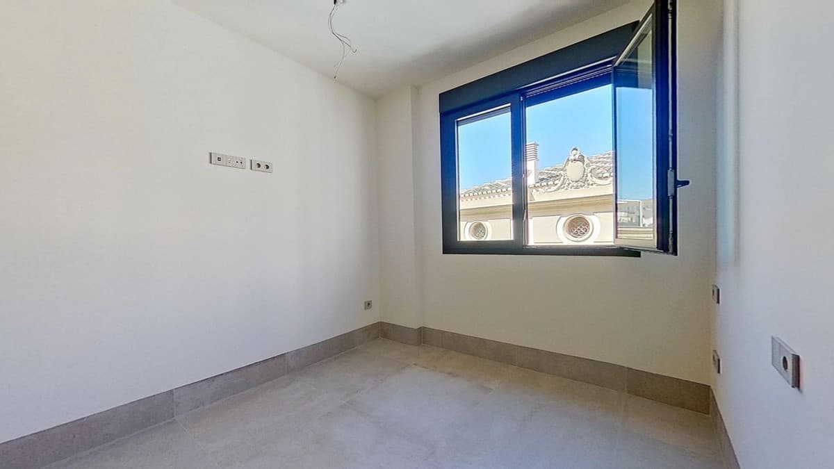 Middle Floor Apartment in Málaga Centro — photo 6 of 10