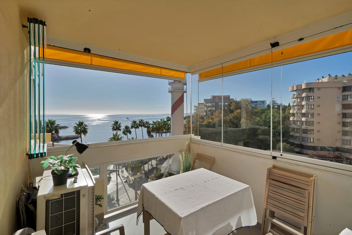 Middle Floor Apartment in Marbella — photo 1 of 10