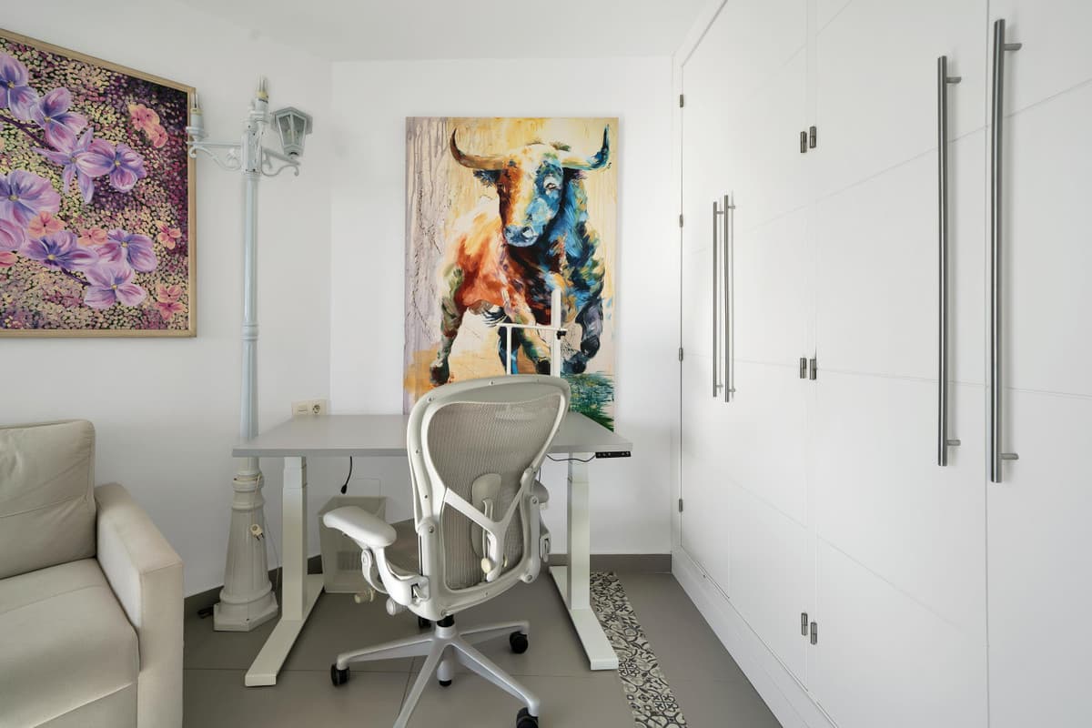 Middle Floor Apartment in Marbella — photo 3 of 10