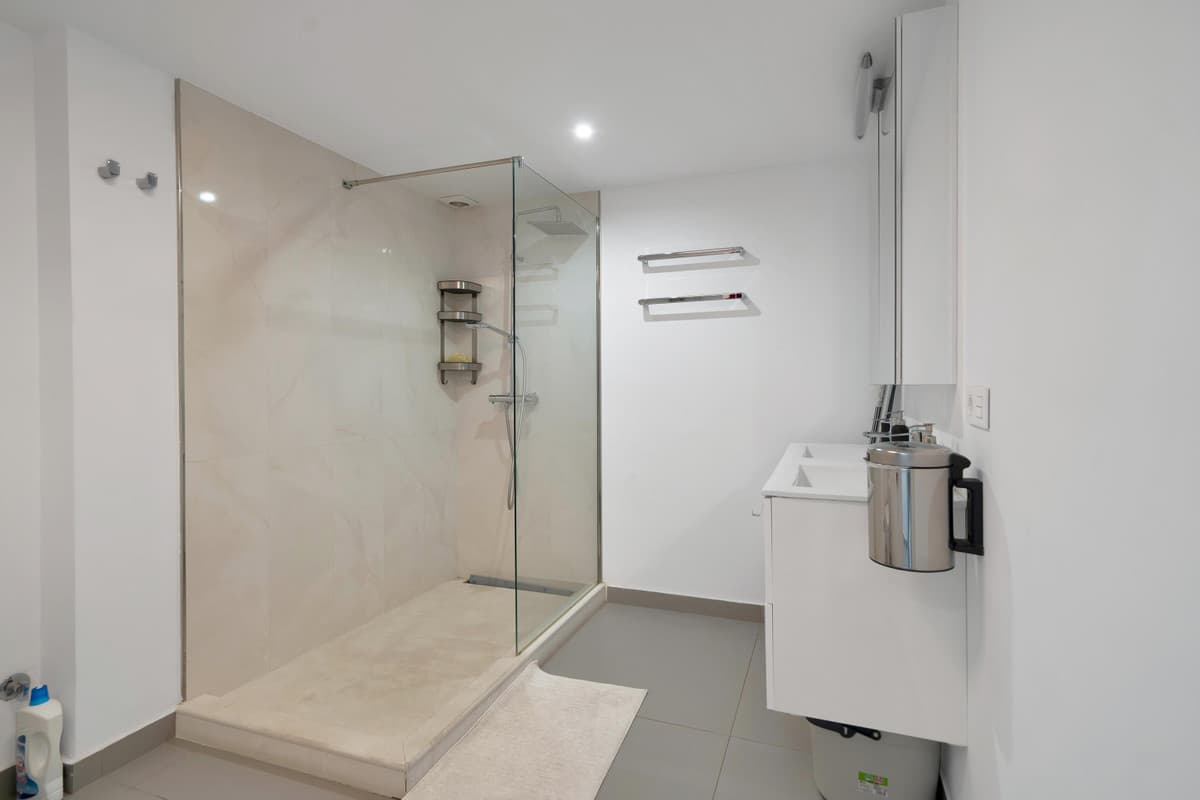 Middle Floor Apartment in Marbella — photo 9 of 10
