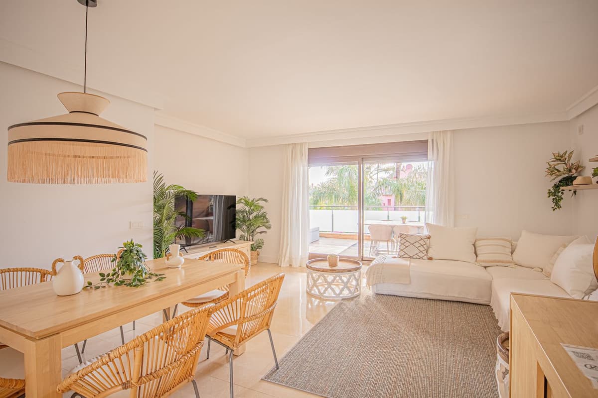 Middle Floor Apartment in Estepona — photo 1 of 10