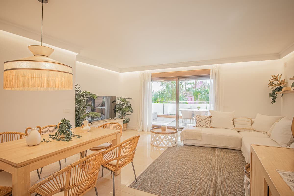 Middle Floor Apartment in Estepona — photo 2 of 10