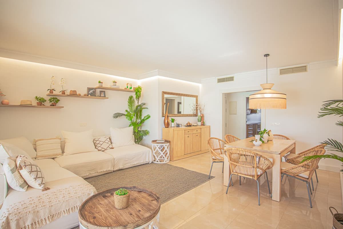 Middle Floor Apartment in Estepona — photo 7 of 10